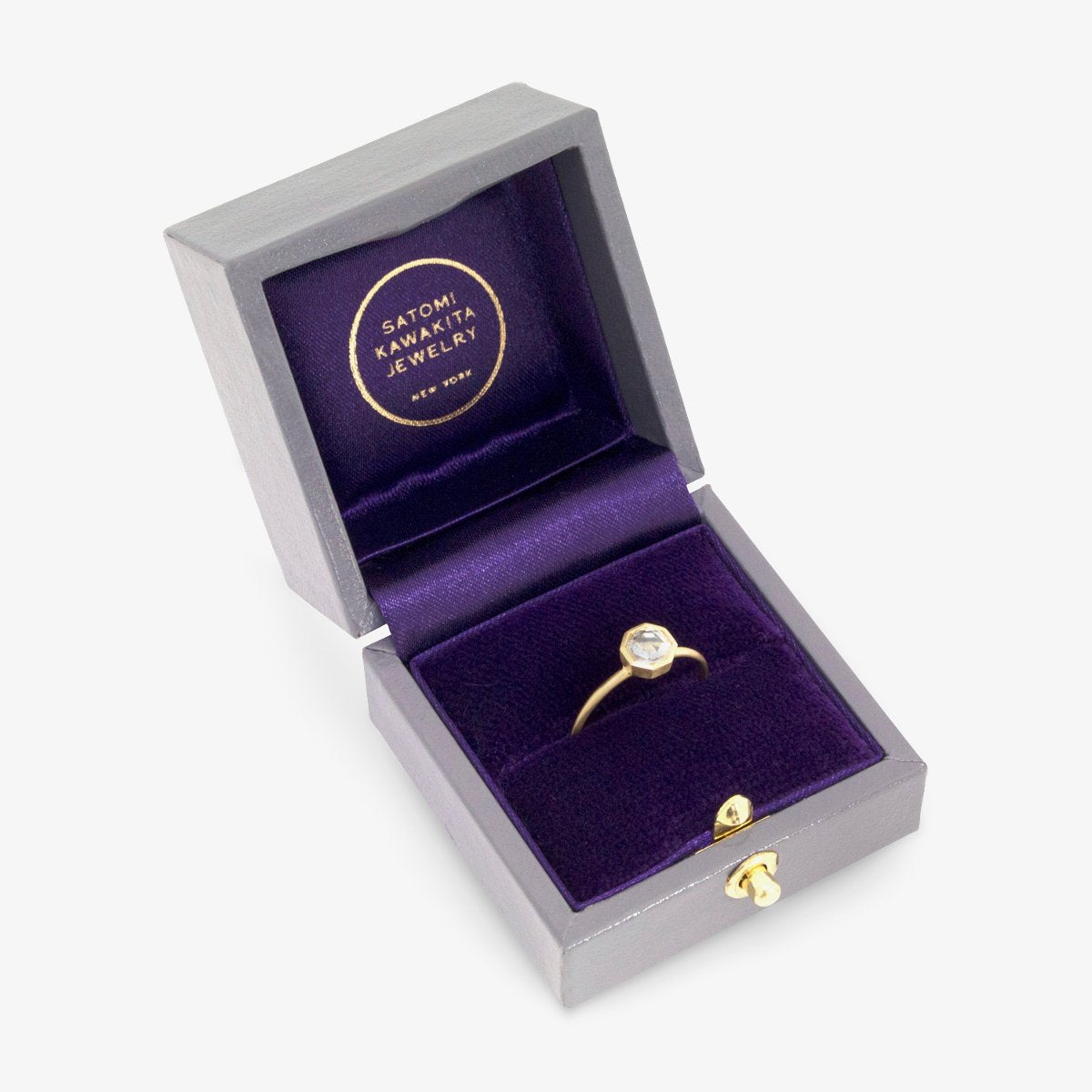 R7702W-18KY in Jewelry Box