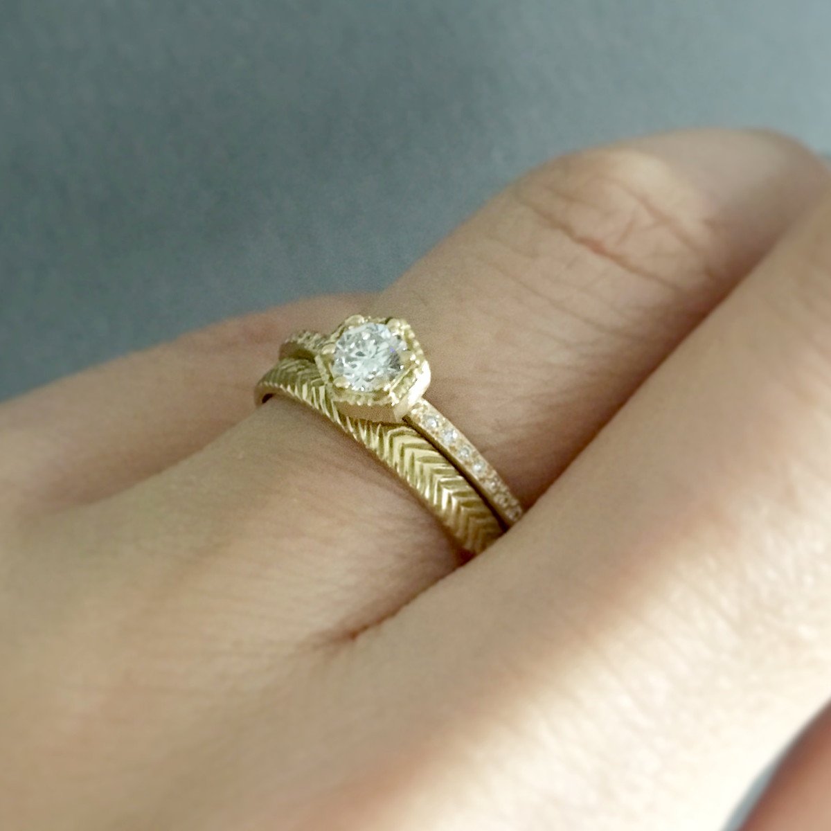 R9905W+R7303W (18KY) on Model